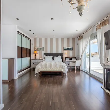 Ivelise , Casco Antiguo Βίλα *