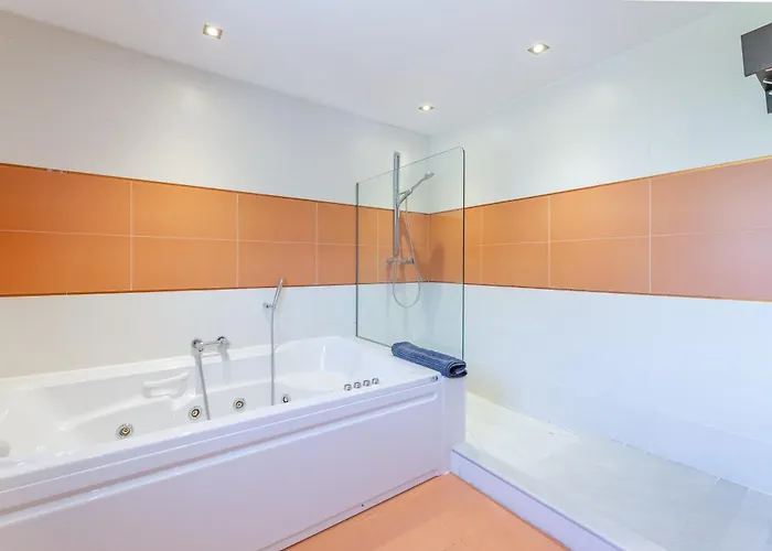 Вілла Ivelise , Casco Antiguo