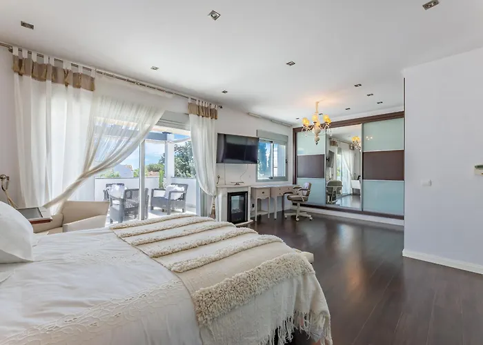 Ivelise , Casco Antiguo Вілла