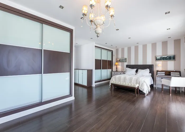 Вілла Ivelise , Casco Antiguo